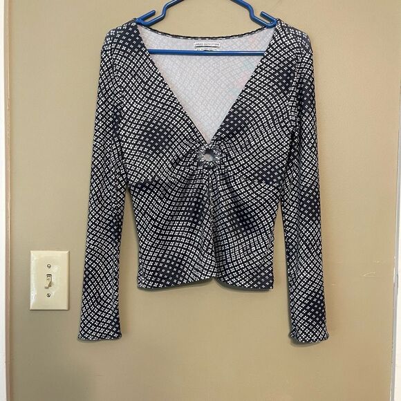 Urban Outfitters UO Black and White Clarissa Printed Plunging Flyaway Top Medium - Picture 1 of 12